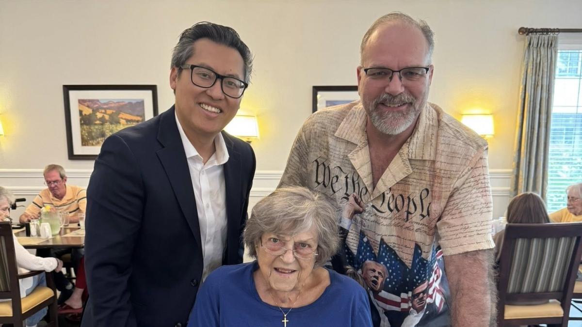 Fong Presents Service Medals